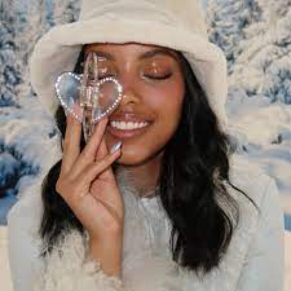 Teddy Bucket Hat in Après Ski - Picture 5 of 5